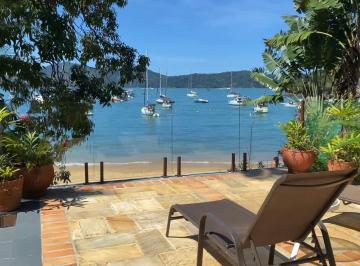 Casa · 1350m² · 9 Ambientes · Casa Frente Al Mar en Ubatuba | 6 Suites, Piscina y Cancha de Tenis. Acepta Permuta
