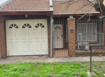 PH de 2 ambientes, Hurlingham · Chalet PH Al Frente 2 Amb. con Garage