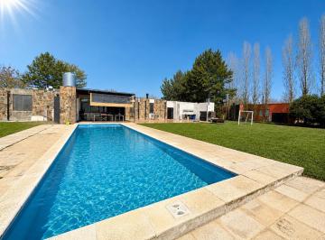 Casa · 260m² · 5 Ambientes · 6 Cocheras · Venta Casa Quinta con Pileta en Barrio Cerrado Fincas de San Vicente