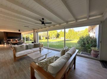 Casa · 2050m² · 8 Ambientes · 4 Cocheras · Casa 3 Dorm. Una Planta Fincas del Sur