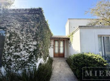 Casa · 160m² · 7 Ambientes · Casa en Alquiler de Verano en La Comarca, Bancalari