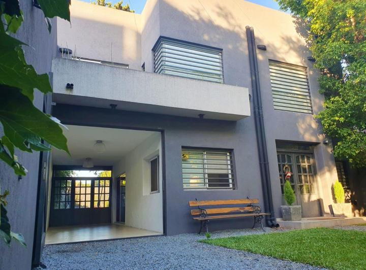 Casa · 290m² · 5 Ambientes · 2 Cocheras