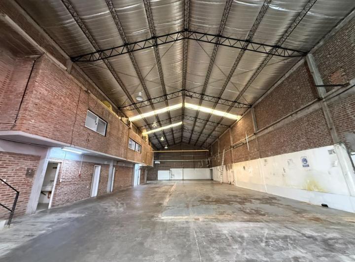 Bodega-Galpón · 870m²