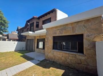 Casa · 153m² · 5 Ambientes · 1 Cochera · Venta Casa 5 Amb Ituz Norte Apto Credito Lote 400 m