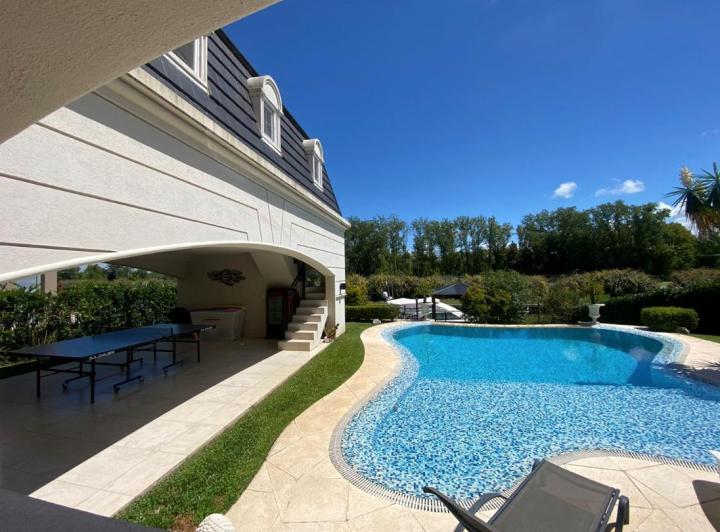 Casa · 600m² · 4 Ambientes · 2 Cocheras