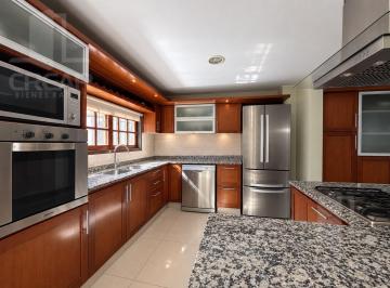 Casa · 307m² · 11 Ambientes · 2 Cocheras · Casa de Categoría en Barrio Pueyrredón