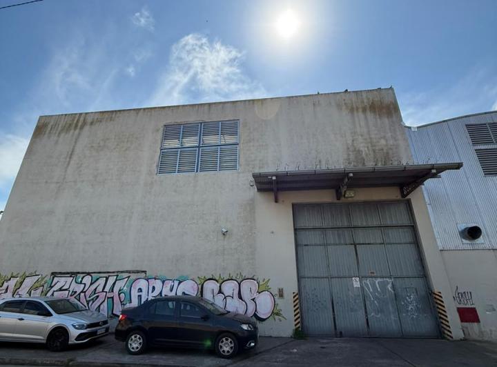 Depósito · 1800m² · 1 Cochera