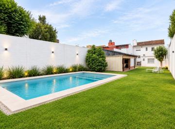 Casa · 205m² · 3 Ambientes · 2 Cocheras · 6 Ambientes Multifamiliar Jardin Pileta El Palomar