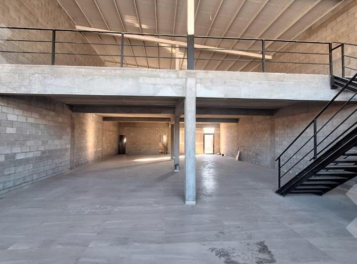 Local comercial · 220m²