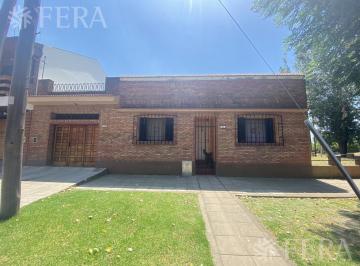 Casa · 51m² · 3 Ambientes · 1 Cochera · Alquiler Casa 3 Ambientes con Patio y Cochera en Wilde