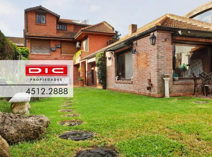 Casa · 400m² · 6 Ambientes · 2 Cocheras