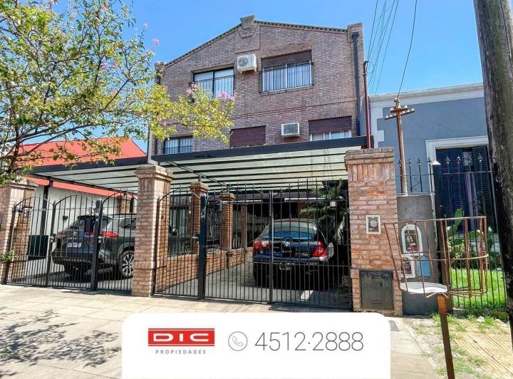 Casa · 180m² · 6 Ambientes · 1 Cochera