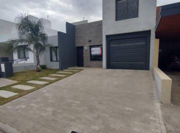 Casa de 5 ambientes, Córdoba · Alquiler en Manantiales. Casa 3 Dorm. con Pileta y Parrilla