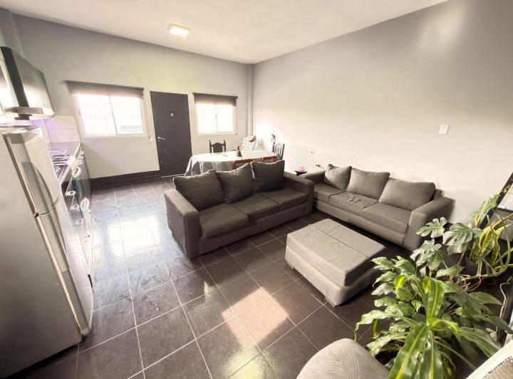 Casa · 923m² · 9 Ambientes · 1 Cochera