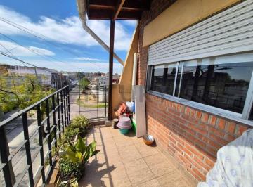 PH · 52m² · 2 Ambientes · PH 2 Ambientes Al Frente con Balcon - Totalmente Refaccionado a Nuevo en Caseros - Apto Credito Sin Exp