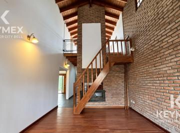 Casa · 236m² · 7 Ambientes · 2 Cocheras · Casa de 4 Dorm. en Alquiler en Ringuelet