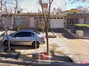 Casa · 4 Ambientes · 1 Cochera · Casa en Godoy Cruz