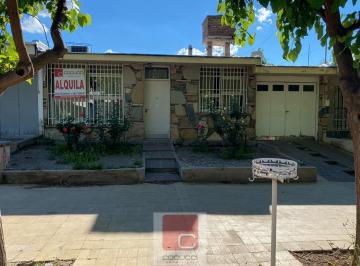 Casa · 4 Ambientes · 1 Cochera · Casa en Godoy Cruz