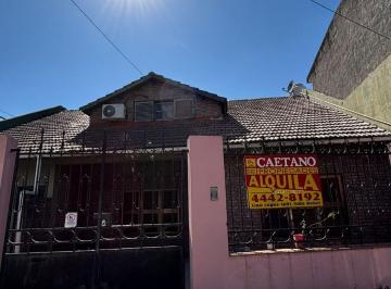 Casa de 4 ambientes, La Matanza · Chalet en Alquiler en Aldo Bonzi