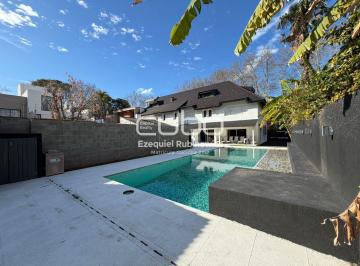 Casa · 780m² · 7 Ambientes · 7 Cocheras · Casa 7 Ambientes en Venta con Cocheras en Martinez