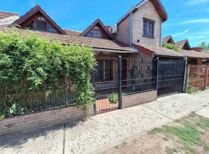Casa · 120m² · 4 Ambientes · 2 Cocheras