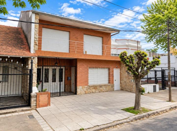 Casa · 183m² · 4 Ambientes · 1 Cochera