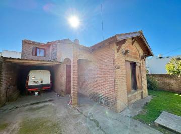 Casa · 120m² · 5 Ambientes · 1 Cochera · Casa de 5 Ambientes con Parque y Cochera – Barrio Caisamar