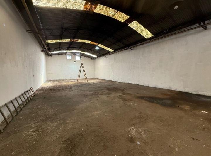 Bodega-Galpón · 235m² · 2 Ambientes
