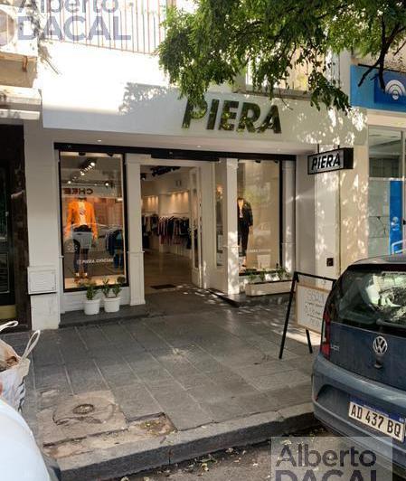 Local comercial · 243m² · 2 Ambientes