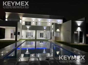 Casa · 393m² · 6 Ambientes · 2 Cocheras · Espectacular Casa a La Venta con Excelente Calidad Constructiva en Lote a La Laguna