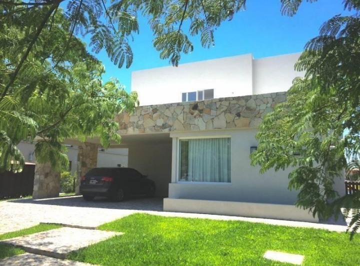 Casa · 280m² · 5 Ambientes · 1 Cochera