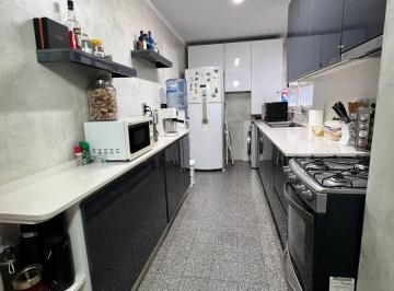 Departamento de 4 ambientes, Almagro · Excelente Departamento con Vestidor y Baño en Suite