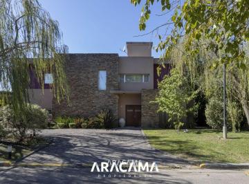 Casa · 325m² · 5 Ambientes · 1 Cochera · Casa en Venta en El Rodal - Canning