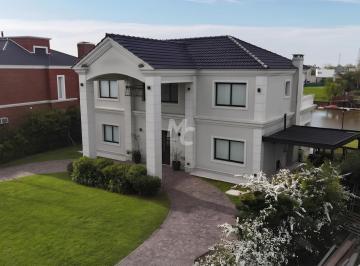 Casa · 347m² · 5 Ambientes · 4 Cocheras · Excepcional Casa Al Río en Venta en San Marco