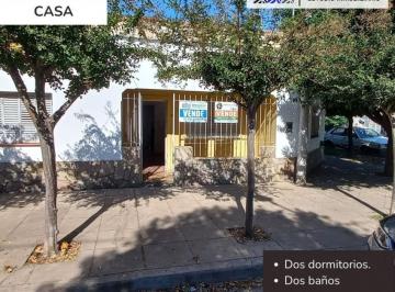 Casa · 139m² · 3 Ambientes · 1 Cochera · Casa de 2 Dorm. y Dep. en Pringles y Brown