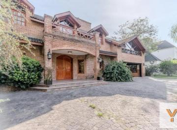 Casa · 375m² · 9 Ambientes · Casa en Alquiler - 4 Dorm. 5 Baños - Ezeiza