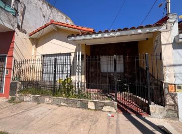 Casa de 4 ambientes, Quilmes · Casa Sobre Lote Propio de 4 Ambientes (En Bernal Oeste)