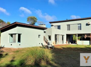 Casa · 170m² · 7 Ambientes · Casa en Venta - 5 Dorm. 3 Baños - Pinamar