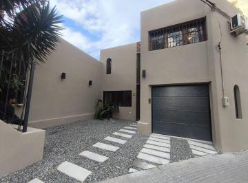 Casa · 172m² · 6 Ambientes · 2 Cocheras · Venta de Casa de 2 Plantas Pocitos 5 Dorm.
