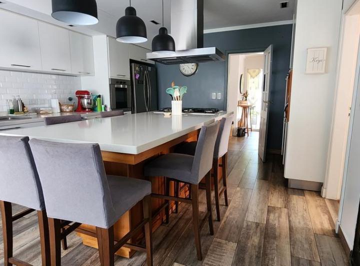 Casa · 330m² · 7 Ambientes · 4 Cocheras