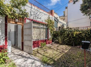 Casa · 79m² · 4 Ambientes · 1 Cochera · Venta Casa Lote Propio con Cochera en Montecastro