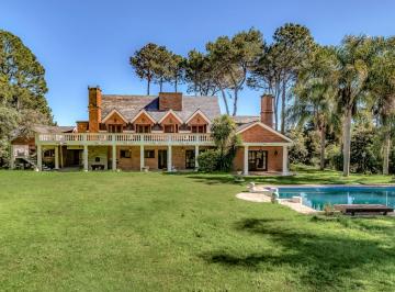 Casa · 524m² · 9 Ambientes · 1 Cochera · Casa Venta 4 Dorm. Beverly Hills