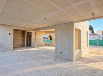 Casa · 216m² · 4 Ambientes · 2 Cocheras · Antigua Estancia – Villa Allende! Una Planta, Pileta y Galería con Asador