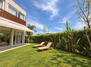 Casa · 232m² · 4 Ambientes · 4 Cocheras · Casa en Venta en Carpinchos, Nordelta, Tigre