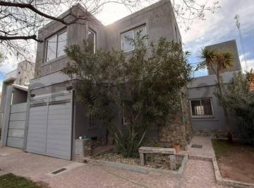 Casa · 188m² · 6 Ambientes · 2 Cocheras · Casa en Venta - Barrio Terruño Residencia