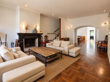 Casa · 320m² · 6 Ambientes · Espectacular Casa en Venta, 4 Cuartos, Play, Galeria con Parrilla y Pilta. con Cochera
