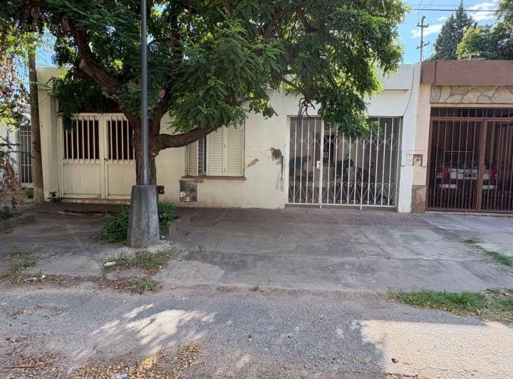 Casa · 110m² · 5 Ambientes · 2 Cocheras