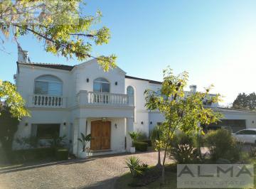 Casa · 439m² · 8 Ambientes · 3 Cocheras · Espectacular Casa a La Venta en Buenos Aires Golf