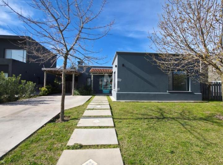 Casa · 780m² · 4 Ambientes · 2 Cocheras