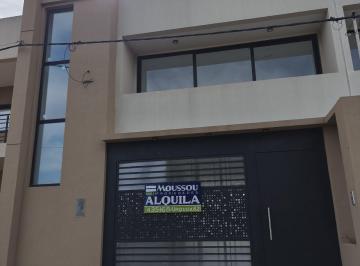 Casa · 135m² · 5 Ambientes · 2 Cocheras · Duplex en Alquiler Calle del Inmigrante E Ituzaingo